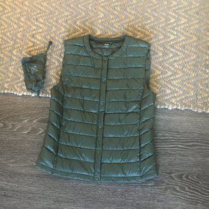 UNIQLO | Green Packable Ultra Light Down Vest (M)